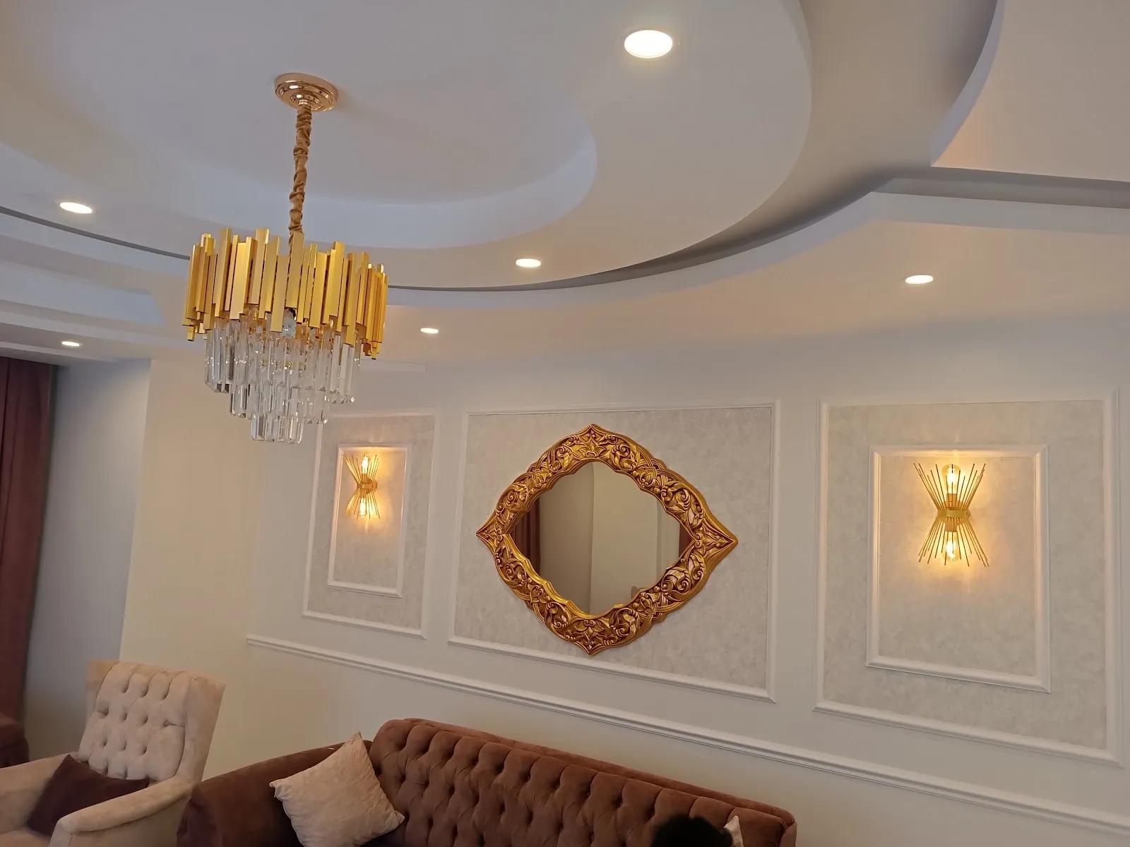 Salon aydınlatması: avize, aplik ve gizli tavan aydınlatması